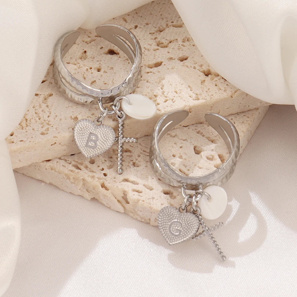La Lettrée – Une bague avec l’initiale de votre choix.