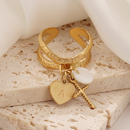La Lettrée – Une bague avec l’initiale de votre choix.