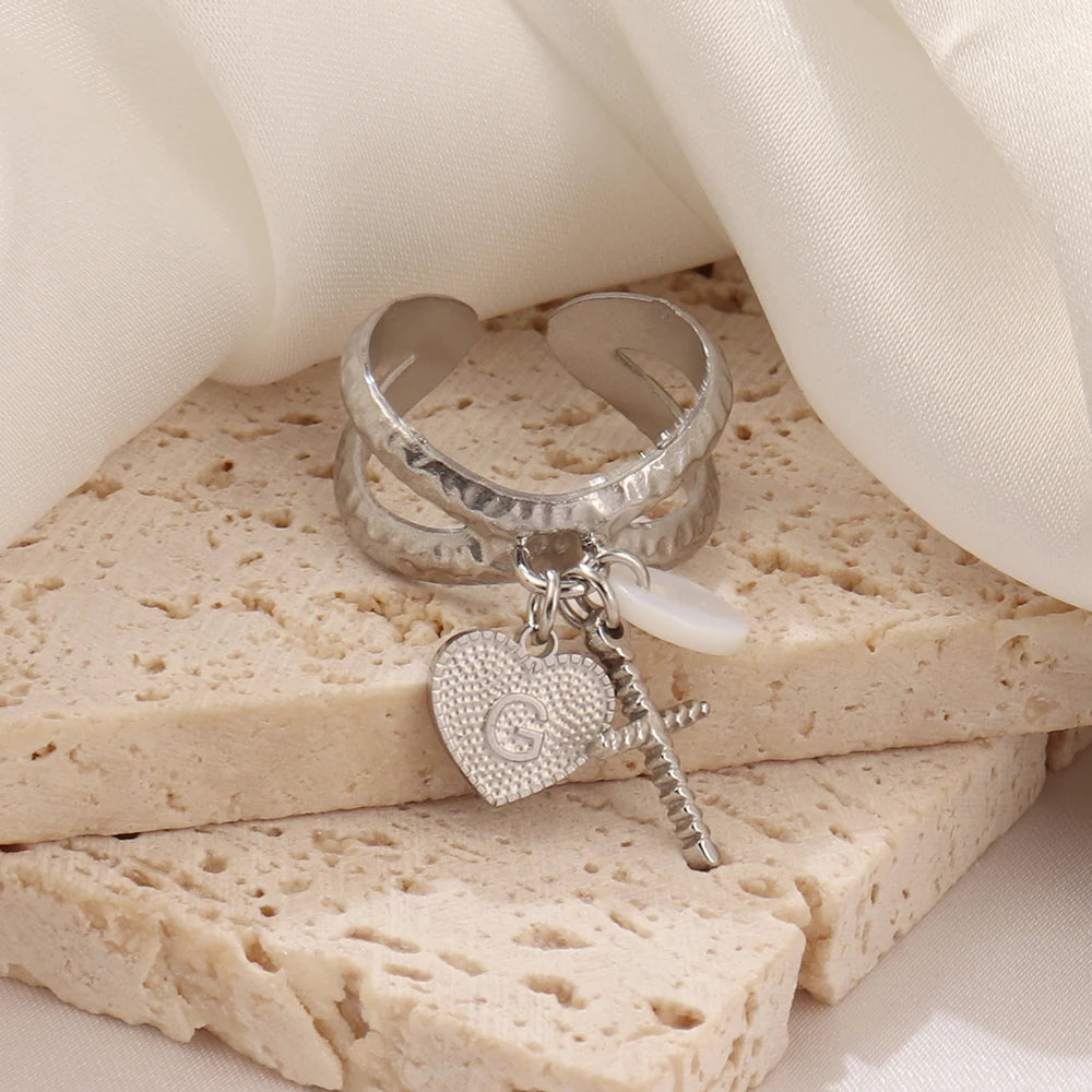 La Lettrée – Une bague avec l’initiale de votre choix.