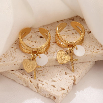 La Lettrée – Une bague avec l’initiale de votre choix.